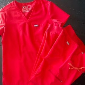 Womens pop red figs scrub set